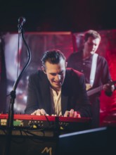 Pianist Johannes Aue from Billions live on 10 years of cocaine and raspberry ice cream tour 2026 in