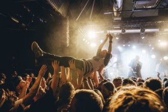 Crowdsurfers on Billions live on 10 years of cocaine and raspberry ice cream tour 2026 in Berlin