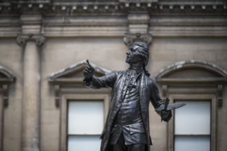Statue of Sir Joshua Reynolds in the courtyard of the Royal Academy of Arts, Art Gallery and Art