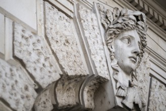 Classicist mask with laurel wreath, entrance to the Royal Academy of Arts, Art Gallery and Academy