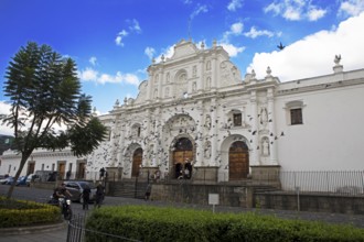 Swarm of pigeons at the Cathedral of Antigua Guatemala, Catedral de San José, Old Town, Antigua,