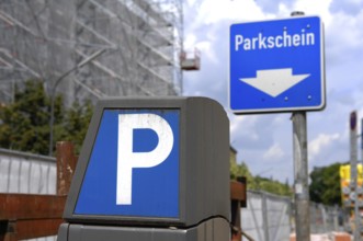 Parking machine with parking ticket notice