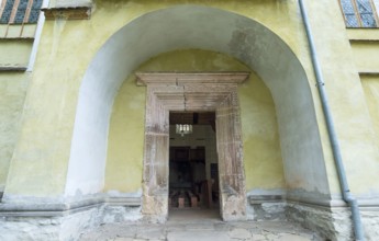 Entrance portal of the late Gothic three-nave hall church, 15th century, Birthälmer fortified