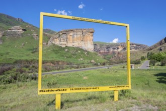 Brandwag Buttress, grassland with sandstone cliffs and cliffs, landscape in Golden Gate Highlands