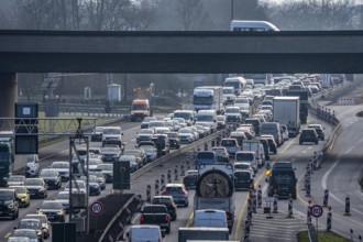 Traffic jam on the A43 motorway near Herne, left heading north, in front of the barrier system, the