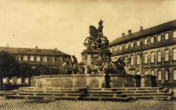Historical postcard around 1910, Bayreuth, Brunnen vor dem Neues Schloss, Upper Franconia, Bavaria,