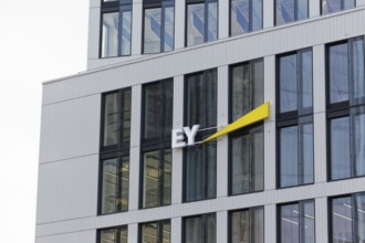 Ernst & Young, Logo Ey am Bürohochhaus Pandion Rise, auditing firm, Düsseldorf, North