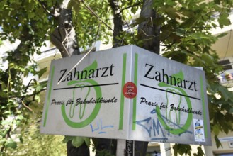 Sign at a dental practice on the Landwehr Canal in Kreuzberg, also the dental practice notice