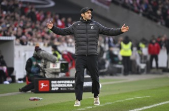 Coach coach Julian Schuster SC Freiburg SCF on the sidelines gesture gesture soccer Bundesliga,