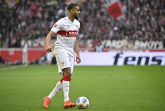 Josha Vagnoman VfB Stuttgart (04) Action on the ball Football Bundesliga, MHPArena, MHP Arena