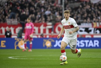 Finn Jeltsch VfB Stuttgart (29) Action on the ball Football Bundesliga, MHPArena, MHP Arena