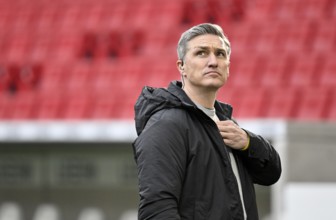 TV expert DAZN Tobias Schweinsteiger, soccer Bundesliga, MHPArena, MHP Arena Stuttgart,