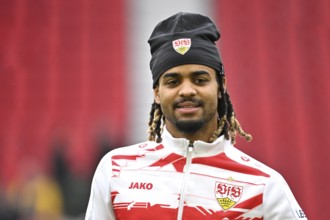 Lorenz Assignon VfB Stuttgart (22) portrait with beanie hat, Soccer Bundesliga, MHPArena, MHP Arena