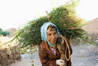 Old woman, Atlas Mountains, Meknès-Tafilalet region, northern Sahara, Morocco