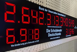 The so-called debt clock was on in Berlin's government district, now in the House of History, Bonn,