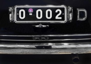 Number plate 0-002 on Adenauer's company car, Mercedes 300, detail, House of History, Bonn, North