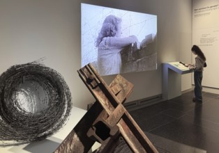 Construction of the Wall as a presentation in the House of History with original material and