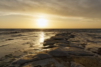 Rocky coast at sunset, Lido Scala dei Turchi, Realmonte, Agrigento, Sicily, south coast,