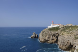 Lighthouse on the Cliff, Cabo de Sao Vicente, Cabo de São Vicente, Sagres, Algarve, Portugal