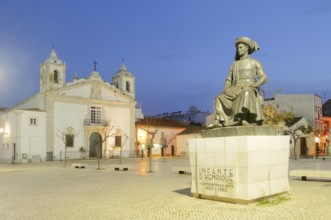 Church of Santa Maria ou da Misericordia and monument to Henry the Navigator at dusk, Praca Infante
