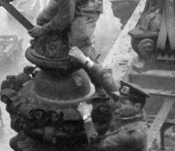 Excerpt from the photo: At the Berlin Reichstag, May 2, 1945, three Soviet soldiers hoist the flag