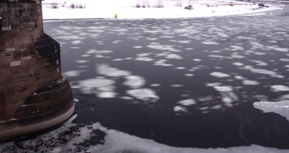 Ice floes on the Elbe, winter, long exposure, Saxony, Dresden, Germany