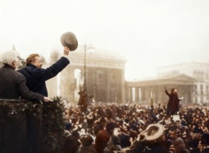 Friedrich Ebert greets returning German soldiers, as they pass through the Brandenburger Gate in