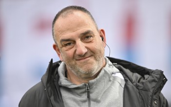 Coach coach Frank Schmidt 1. FC Heidenheim 1846 FCH portrait smiling soccer Bundesliga,