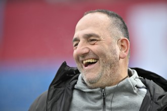 Coach coach Frank Schmidt 1. FC Heidenheim 1846 FCH portrait laughs soccer Bundesliga, Voith Arena,