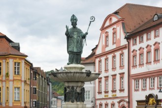 Willibaldsbrunnen on the market square in Eichstätt, Eichstätt, Bavaria, Germany
