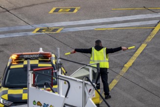 Instructor, apron supervision, an aircraft, after landing, at the parking position, at the