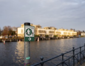 Single-family houses and villas on the water, Tegeler Hafenbecken, Berlin, Germany