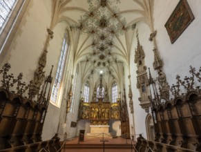 Mother of God on the crescent moon with baby Jesus, elevated on a pedestal, left and right John the