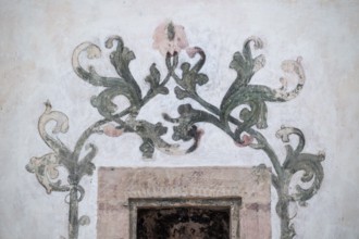 Painted flower tendrils, fresco on whitewashed wall, choir room, Blaubeuren Abbey, Swabian Jura,
