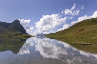 Rappensee, left Kleiner Rappenkopf, 2276m, behind the Schafalpenköpfe, above it the Mindelheimer