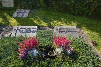 Großengstingen cemetery, gravestones of the ducal family at Lichtenstein Castle, memorial plaques,
