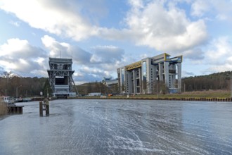 Old and new ship lift, ship lift, frozen Oder-Havel Canal, Niederfinow, Brandenburg, Germany