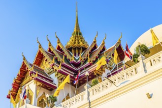 Wat Yannawa, Buddhist temple, overlapping roofs with curved chofas and Chedi temple tower, Bangkok,