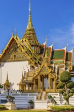 The Grand Royal Palace, trees with spherical branches, in the back the Chakri Maha Prasad throne