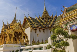 The Grand Royal Palace, Dusit Maha Prasad Throne Hall with overlapping roofs and curved chofas,