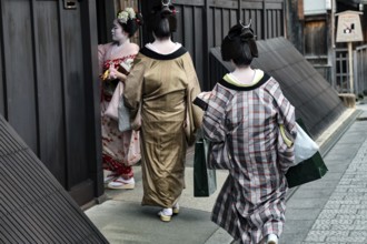 Geishas in traditional clothing on Hanamikoji Street in Gion, Kyoto, Japan