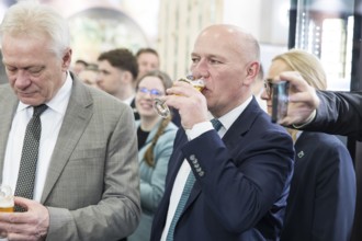 Kai Wegner (Governing Mayor of Berlin, CDU) drinks beer at the Green Week on the exhibition grounds