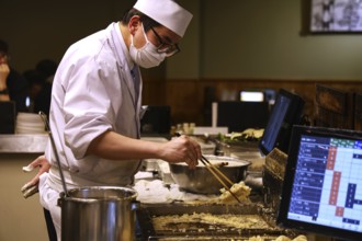 Chef prepares tempura at Turi Tempura Idaten restaurant in Kawaguchi-ko, Kawaguchi-ko, Japan