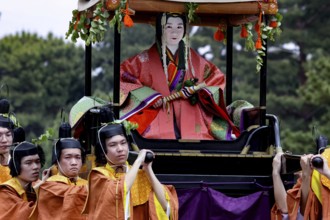 Procession with Saio Dai in sumptuous robes at Aoi Matsuri, Kyoto, Japan