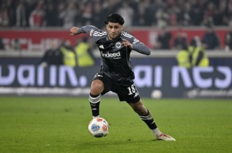 Mahmoud Dahoud Eintracht Frankfurt SGE (18) Action on the ball MHPArena, MHP Arena Stuttgart,