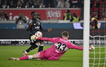 Goalkeeper Alexander Nübel VfB Stuttgart (33) defends against a shot on goal by Arnaud Kalimuendo