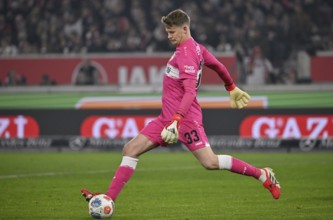 Goalkeeper Alexander Nübel VfB Stuttgart (33) Action on the ball MHPArena, MHP Arena Stuttgart,