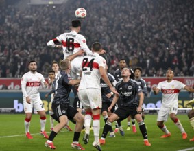 Penalty area scene, goal area scene header duel duel action Atakan Karazor VfB Stuttgart (16) Jeff