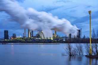 Rhine near Duisburg-Bruckhausen, industrial setting of the ThyssenKrupp steel plant, fire cloud of