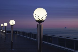 Cruise ship departing from Miami to Caribbean cruise vacations